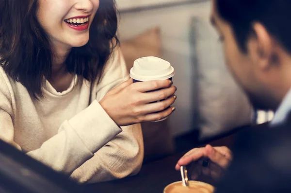 Pareja bebiendo café — Foto de Stock