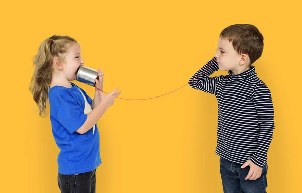 Niños hablando en String Phone — Foto de Stock