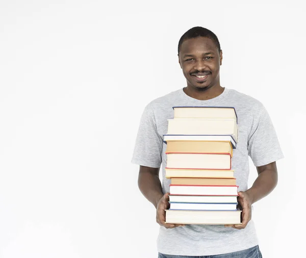 Homem africano carregando livros — Fotografia de Stock