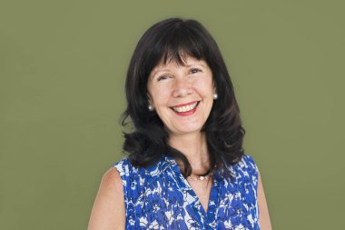 kadın stüdyoda poz