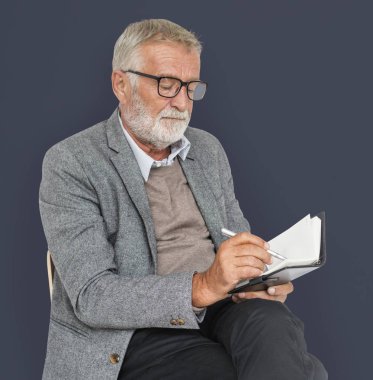 Senior studio poz işadamı