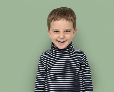  stüdyoda küçük çocuk