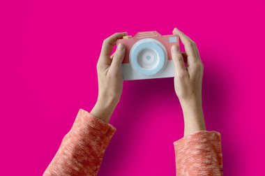 insan elini tutarak fotoğraf makinesi