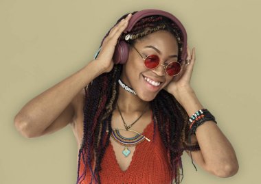 Rasta saçlı Afrikalı kadın.