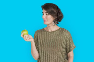 kadın stüdyoda poz