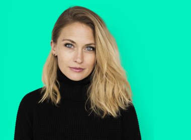 kadın stüdyoda poz