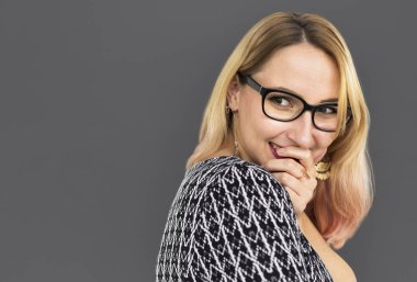 gülümseyen Studio utangaç kadın