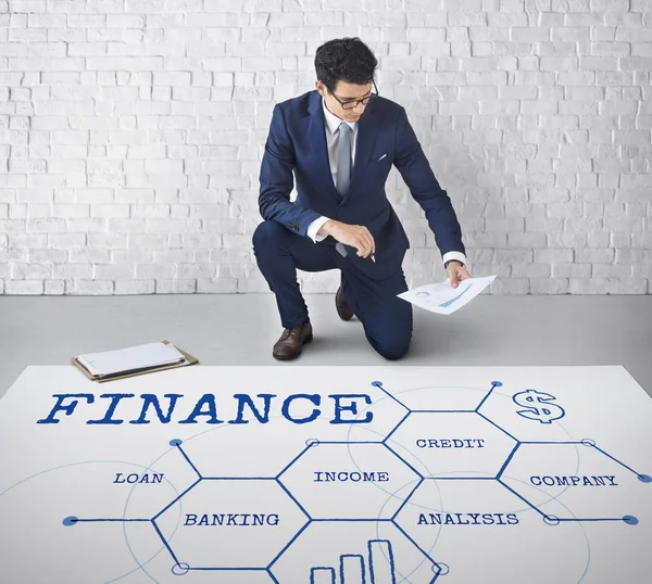 Hombre de negocios trabajando en un nuevo plan — Foto de Stock