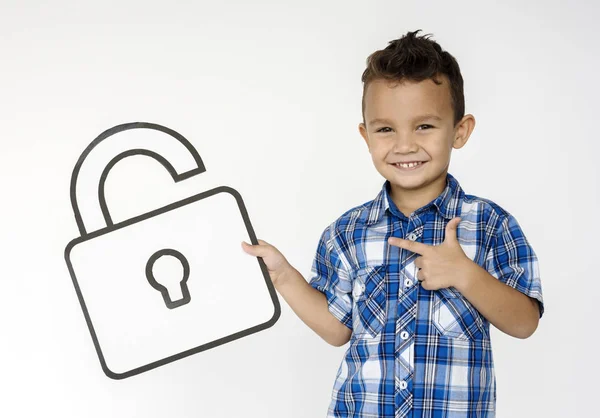 Jongen met papier pictogram — Stockfoto