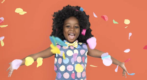 Щаслива афроамериканська дівчина — стокове фото