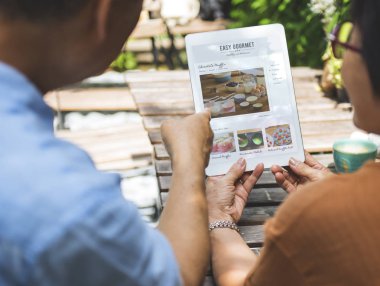 Çift izlerken menü 