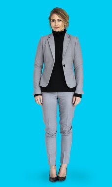 Stüdyoda poz veren iş kadını