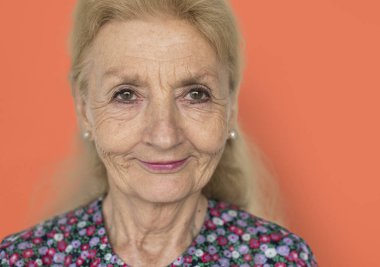 Studio kadın kıdemli