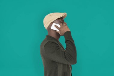 şapkalı rahat Afrika adam