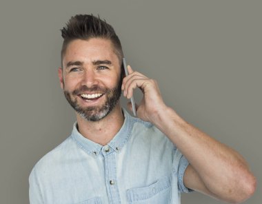 Studio poz sakallı beyaz adam 