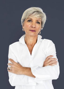 kadın stüdyoda poz