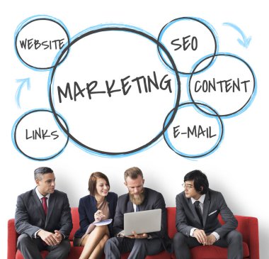 İş adamları birlikte çalışıyor.