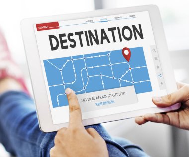 Dijital tablet üzerinde gösteren bir el 