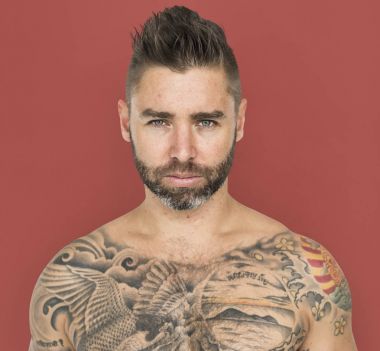 Studio poz sakallı beyaz adam 