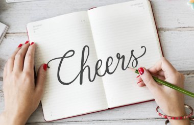 Defterde yazan kadın