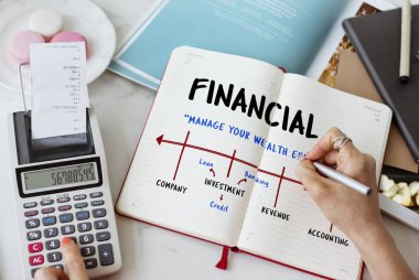 Defterde yazan kadın