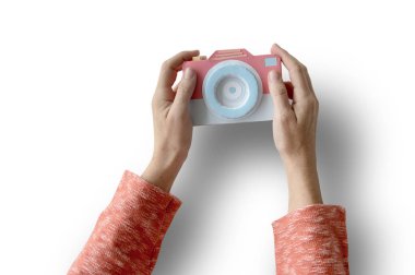 İnsan eli kamera tutarak