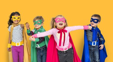 Çocuk süper kahraman kostümleri