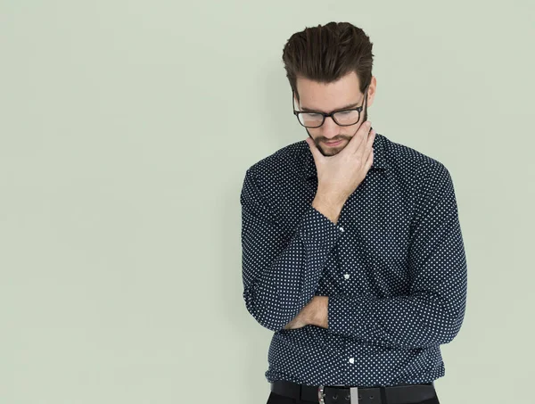 Affärsman tänkande och håller handen på hakan — Stockfoto