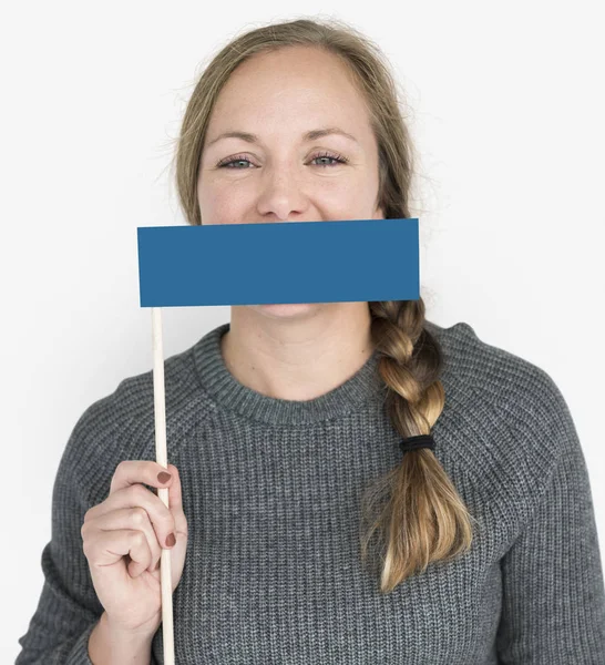 Mulher posando com bandeira — Fotografia de Stock