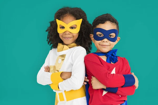 Malé děti v kostýmech superhrdinové — Stock fotografie