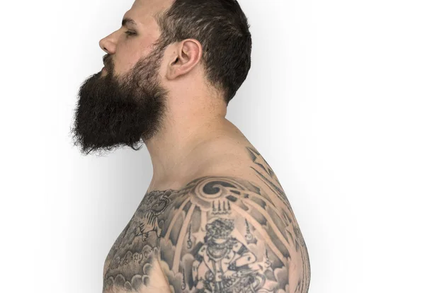 Hombre con barba y tatuaje — Foto de Stock