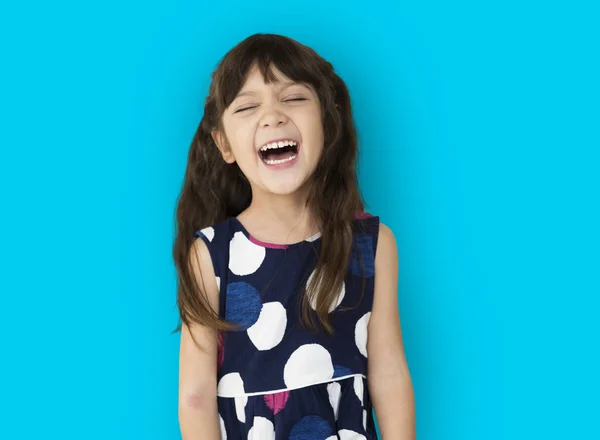 Tertawa gadis kecil di studio — Stok Foto