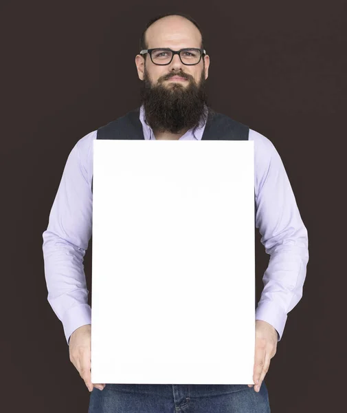 Homem com barba posando em estúdio — Fotografia de Stock