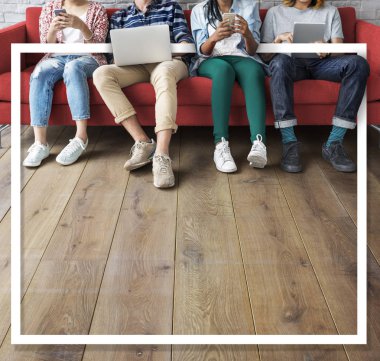 Dijital cihazlar kullanan gençlerin