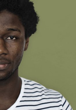 Afrikalı erkek gülümseyen 