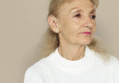 Studio kadın kıdemli