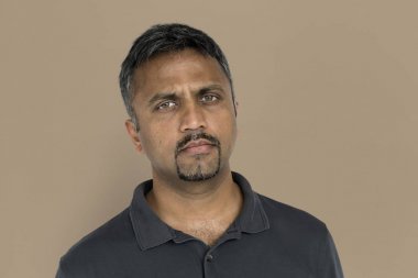 Hintli adam Studio poz