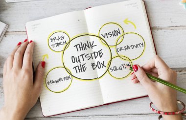 Defterde yazan kadın