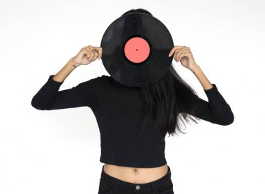 Asyalı kadın vinil tutar