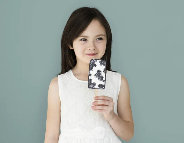 Schattig klein meisje in studio — Stockfoto