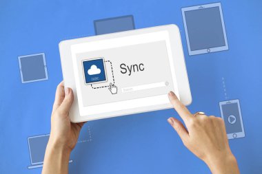 Dijital tablet ellerinde 