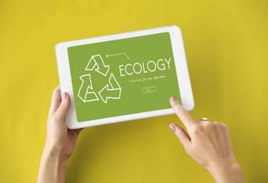 Dijital tablet ellerinde 