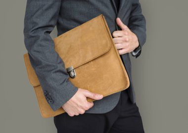 iş kişi holding kahverengi çanta
