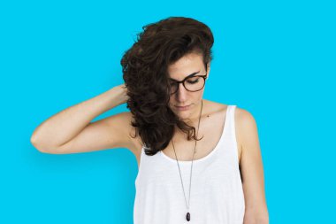 kadın stüdyoda poz