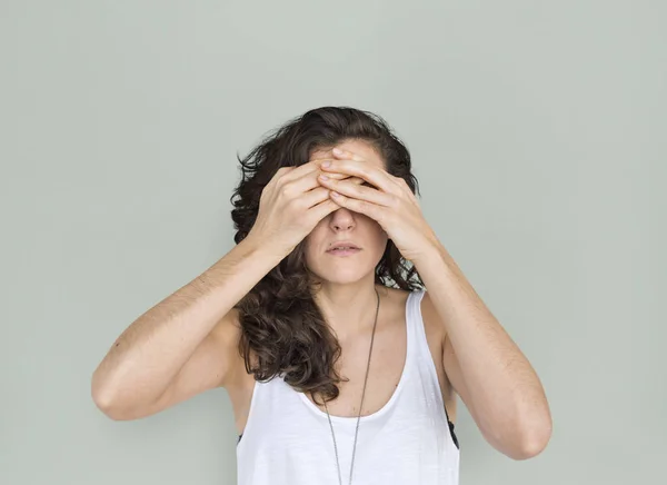 Mujer cubriendo la cara —  Fotos de Stock