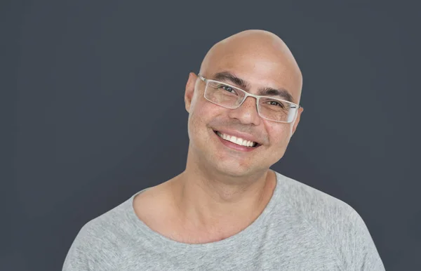 Careca posando em estúdio — Fotografia de Stock