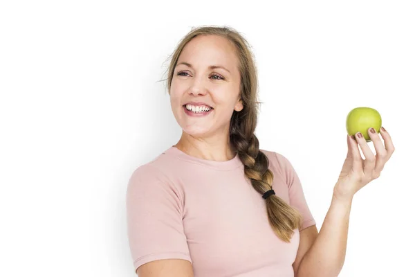 Casual woman posing in studio — Stock Photo, Image