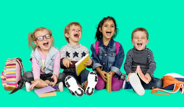 Niños preescolares en el estudio — Foto de Stock