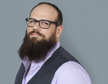 Adam gözlük ve sakallı