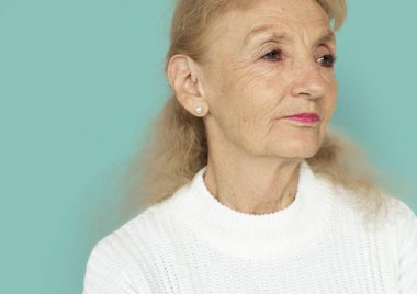 düşünceli kadın kıdemli